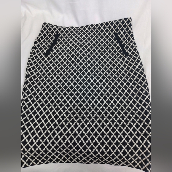 2/$30 MOSAIC & CO Elegant Black and White Patterned Skirt (#1,335) - Picture 1 of 9